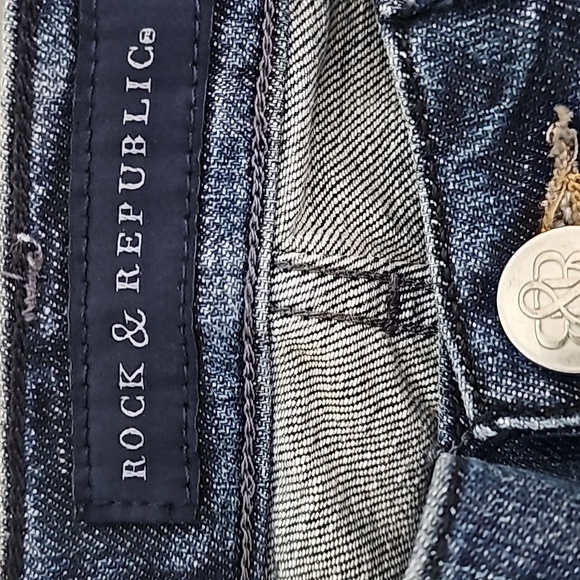 Rock and Republic slifhtly distressed jeans size 26 - Picture 2 of 6
